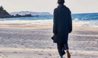 独自在夜晚的海边：爱与孤独的洪常秀式低语