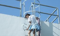 《过春天》：16岁“水客”的青春冒险与成长突围