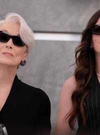 穿普拉达的女王2：米兰达安迪再聚首，时尚圈权力洗牌
