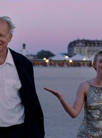 《情感价值》影评：提尔新作聚焦父女纠葛，家庭创伤与艺术疗愈引热议