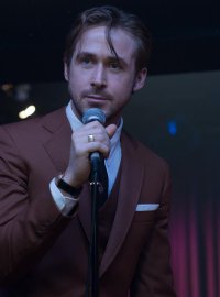 《爱乐之城》深度解析：梦想与爱情的抉择，为何让观众意难平？