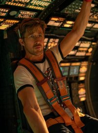 《挽救计划》影评：高司令太空绝境求生，硬核科幻下的宇宙友谊赞歌