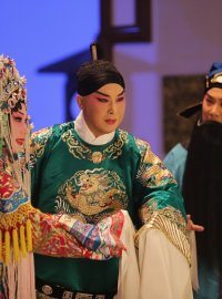 京剧《赵氏孤儿》:经典悲歌的戏曲传承与当代解读