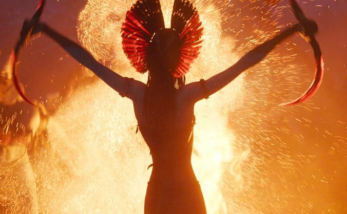 《阿凡达：火与烬》影评：卡神再造视觉奇观，家族史诗与文明冲突成新