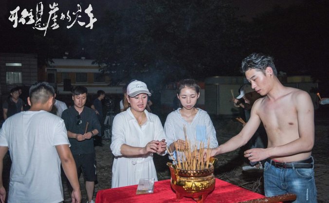 开往悬崖的火车：恐怖直播背后的人性深渊